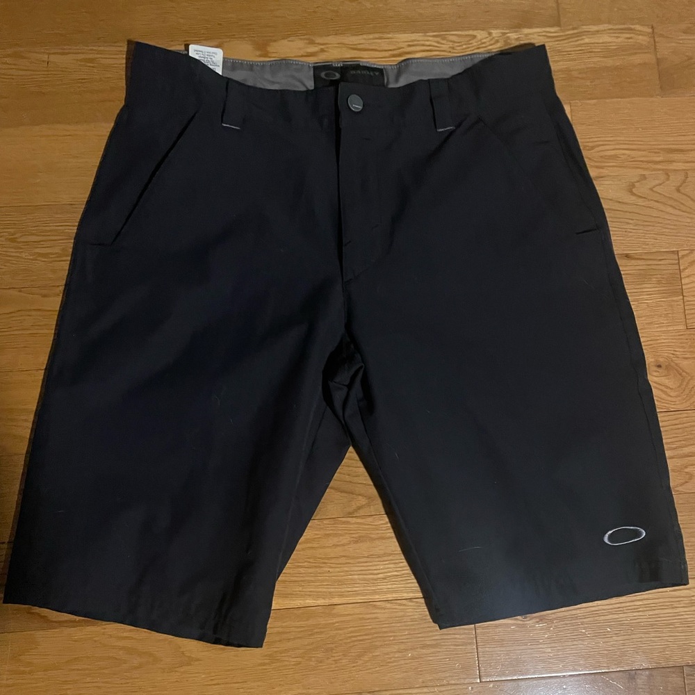 Men’s Black Oakley shorts - size 34